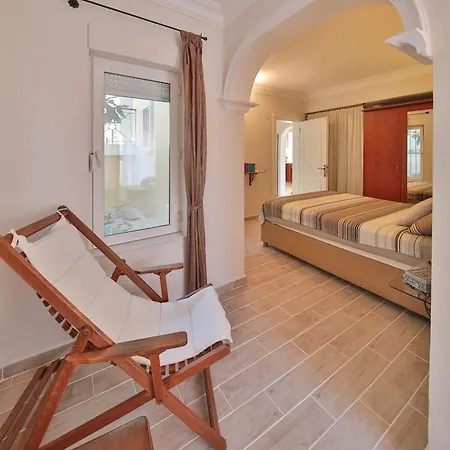 Yellow Apart Apartment *