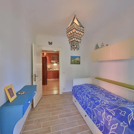 Apartment Yellow Apart *